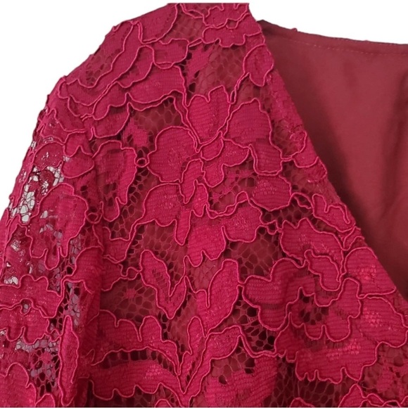 DRAPER JAMES Lace V-Neck Bell Sleeve Blouse in Deep Berry Size 8 - Picture 5 of 11